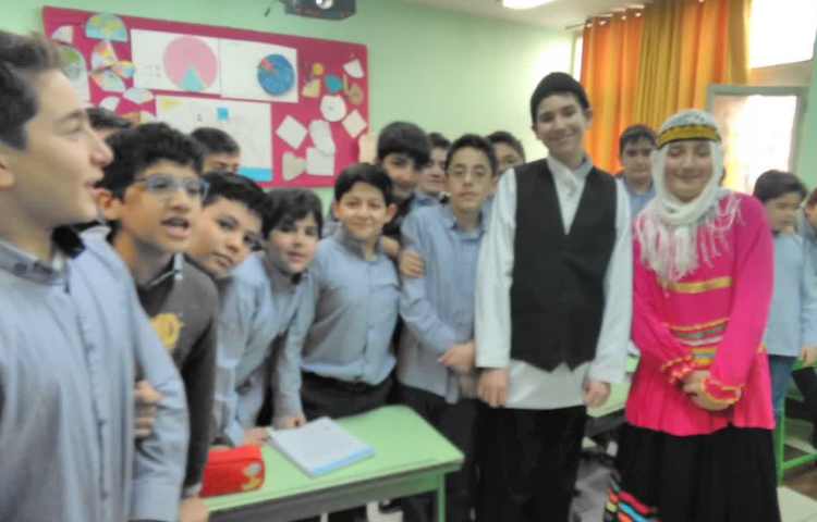 ایجاد انگیزه با موضوع لباس محلی مربوط به کتاب اجتماعی پایه ششم 5