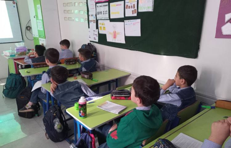 ایجاد انگیزه با پخش یک موزیک ویدئو از درس سوم هدیه های آسمان 2