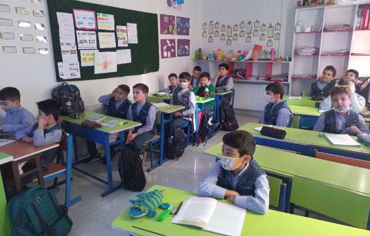 ایجاد انگیزه با پخش یک موزیک ویدئو از درس سوم هدیه های آسمان 3