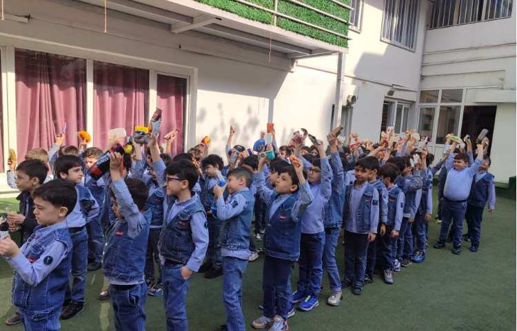 ایجاد انگیزه نشانه (ط) پیکنیک در حیاط و بازی با طناب 2