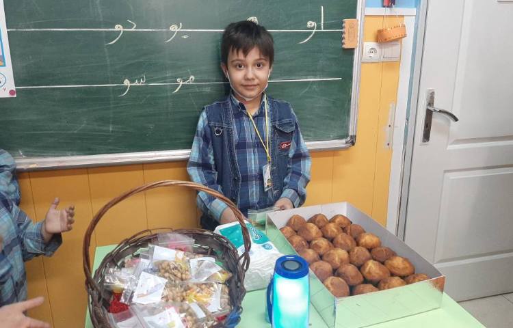 :ایجاد انگیزه نشانه ی (او)، کلاس توت فرنگی 1