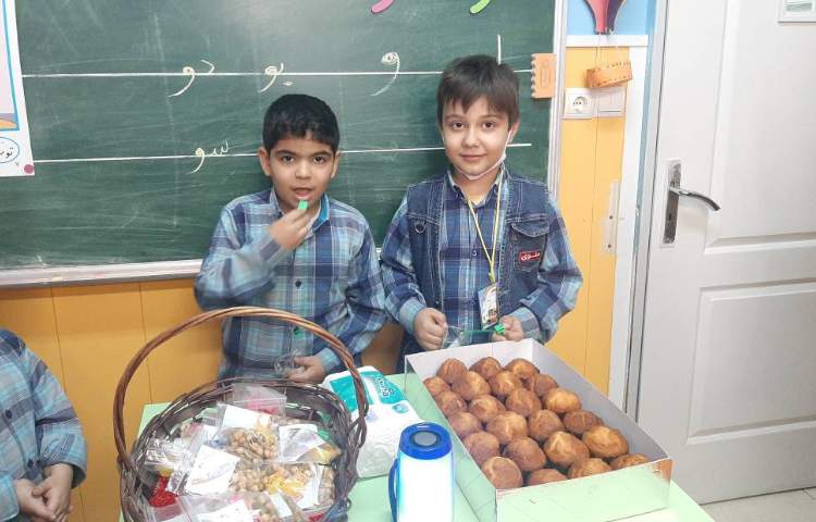 :ایجاد انگیزه نشانه ی (او)، کلاس توت فرنگی 2