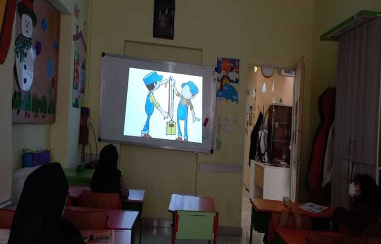 ایجاد انگیزه و پیش تدریس درس نهم از کتاب علوم با نمایش پویانمایی و انجام آزمایش 5