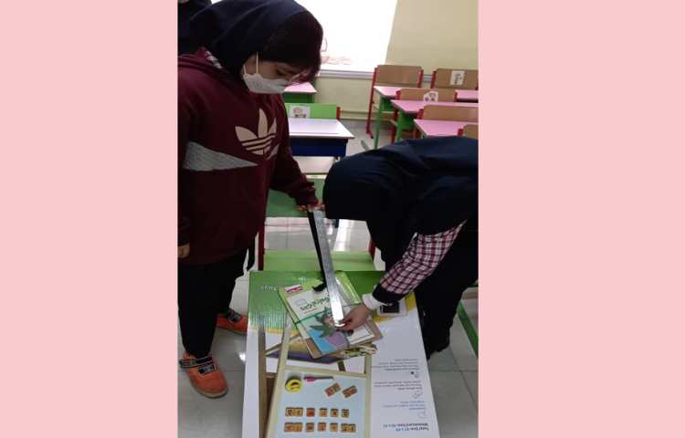 ایجاد انگیزه و پیش تدریس درس نهم از کتاب علوم با نمایش پویانمایی و انجام آزمایش 8