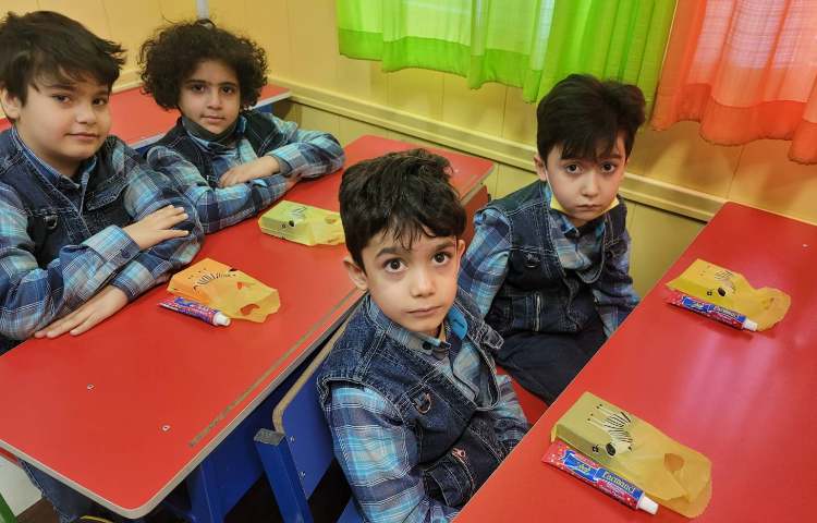 :ایجاد انگیزه ی نشانه ی "ش" و جشن اسم آقای رایان رضاییان 5