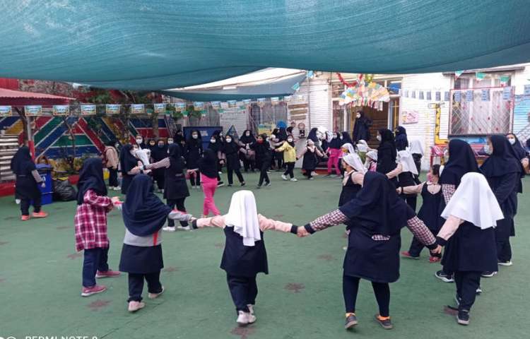 ایجاد شادی و نشاط در زنگهای تفریح در حیاط پویا حیات پایا 1