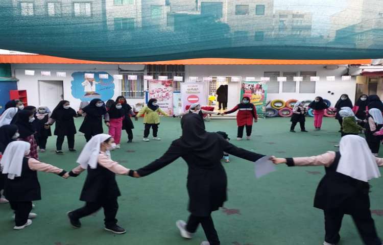 ایجاد شادی و نشاط در زنگهای تفریح در حیاط پویا حیات پایا 2