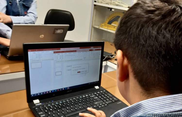 ایجاد و حذف اسلاید در پاورپوینت