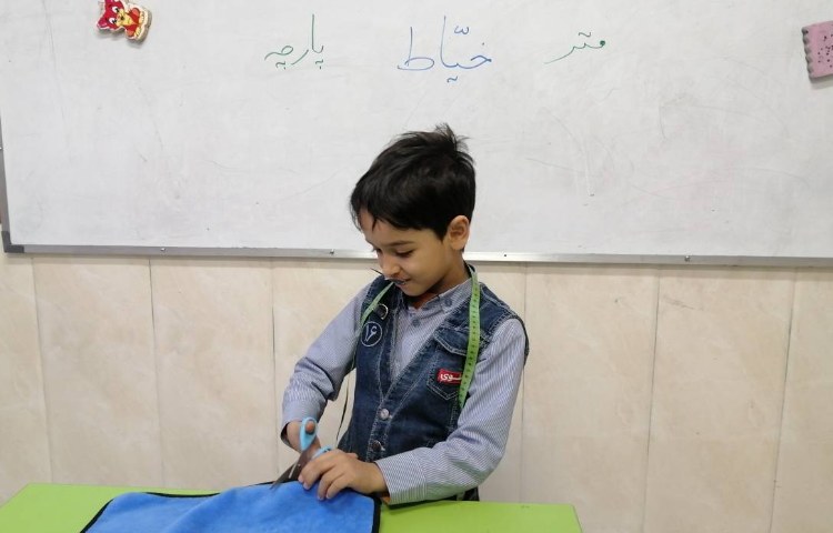 ایفای نقش و اجرای نمایش مشاغل برای ایجاد انگیزه درس تشدید "در بازار"