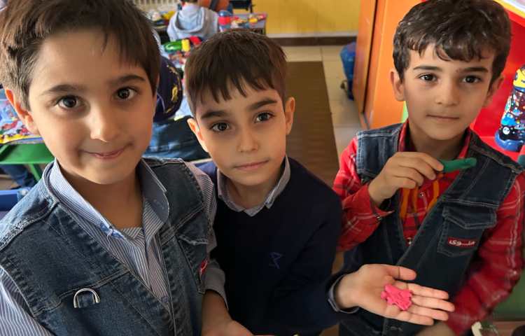 ای و ز مثل خمیربازی