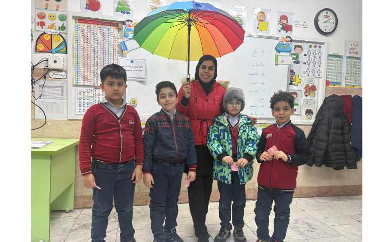 باران کاغذی با چتر 1