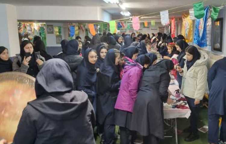 بازارچه خیریه متوسطه اول و دوم دخترانه شرق علوی در تاریخ 8 اسفند 1402 برگزار شد. 4