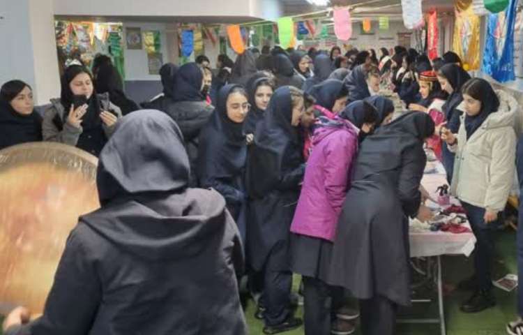 بازارچه خیریه متوسطه اول و دوم دخترانه شرق علوی در تاریخ 8 اسفند 1402 برگزار شد. 3