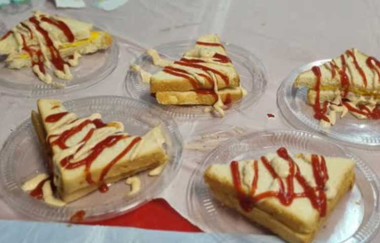 بازارچه خیریه متوسطه اول و دوم دخترانه شرق علوی در تاریخ 8 اسفند 1402 برگزار شد. 4