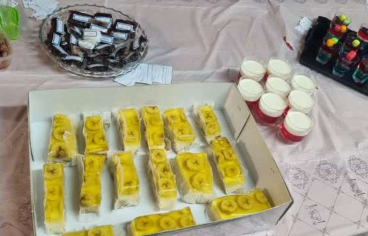 بازارچه خیریه متوسطه اول و دوم دخترانه شرق علوی در تاریخ 8 اسفند 1402 برگزار شد. 9