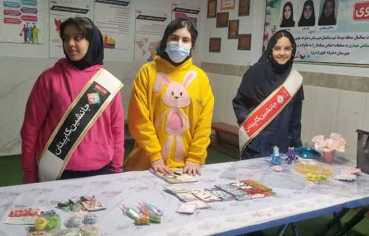 بازارچه خیریه متوسطه اول و دوم دخترانه شرق علوی در تاریخ 8 اسفند 1402 برگزار شد. 10