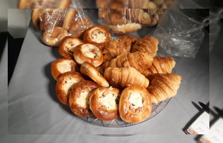 بازارچه خیریه و نمایشگاه دست سازه های دانش آموزان 7