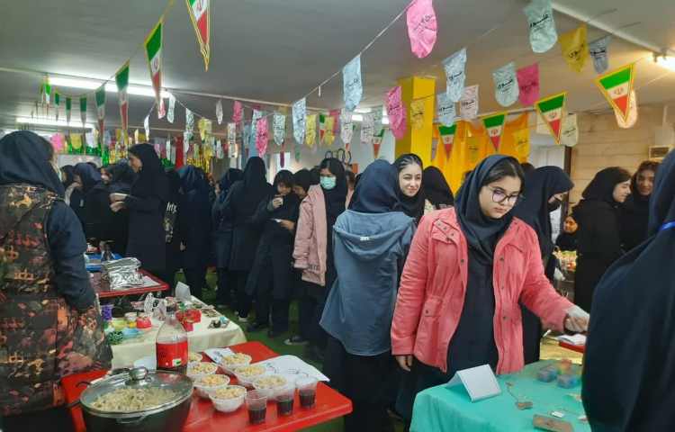 بازارچه کسب و کار دانش آموزان بچه های نهم