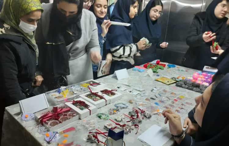 بازارچه کسب و کار دانش آموزان پایه هشتم 4