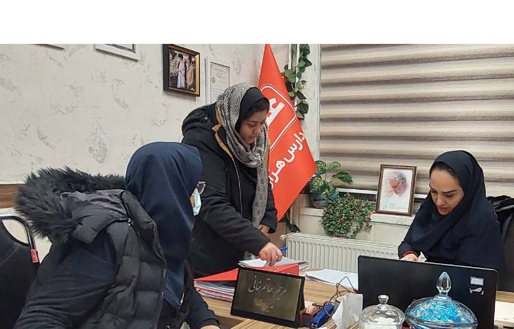 بازدیدنماینده مرکزبهداشت منطقه از دبستان 1