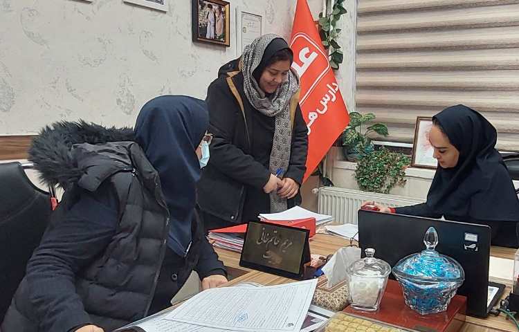 بازدیدنماینده مرکزبهداشت منطقه از دبستان 2