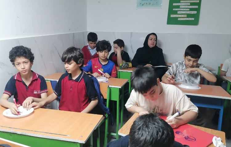 بازدید از کلاس توسط معاونت محترم خانم مستخدمی عزیز 2