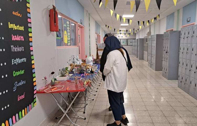 بازدید اولیا از دستاورد های دانش آموزان 2