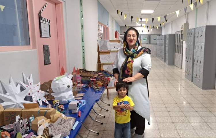 بازدید اولیا از دستاورد های دانش آموزان 4