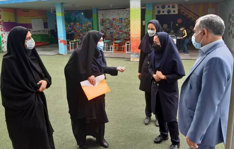 بازدید بازرسان آموزش و پرورش از کلاس های آنلاین و حضوری پایه اول 3