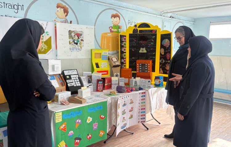 بازدید بازرس محترم مرکز از نمایشگاه فوق برنامه 3