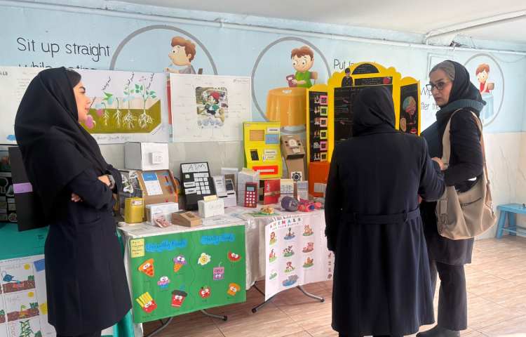 بازدید بازرس محترم مرکز از نمایشگاه فوق برنامه 4