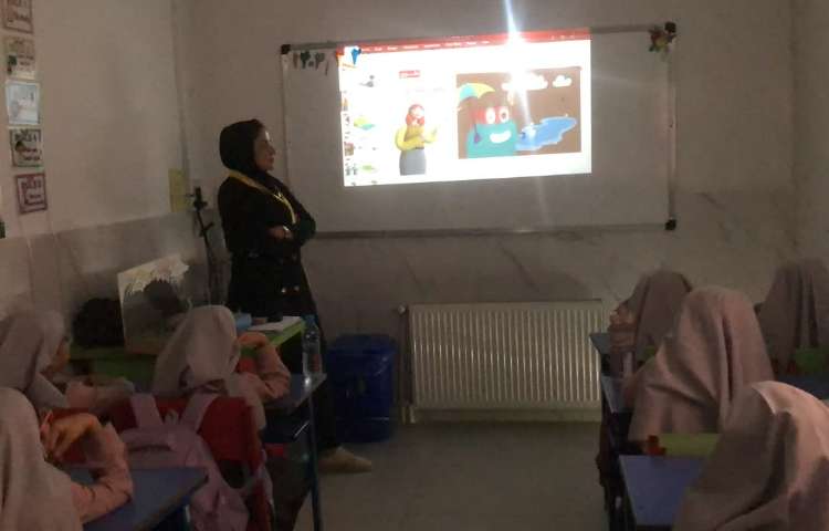 بازدید بازرس محترم واحد دبستان از اجرای درس چرخه آب در پایه دوم؛ 3