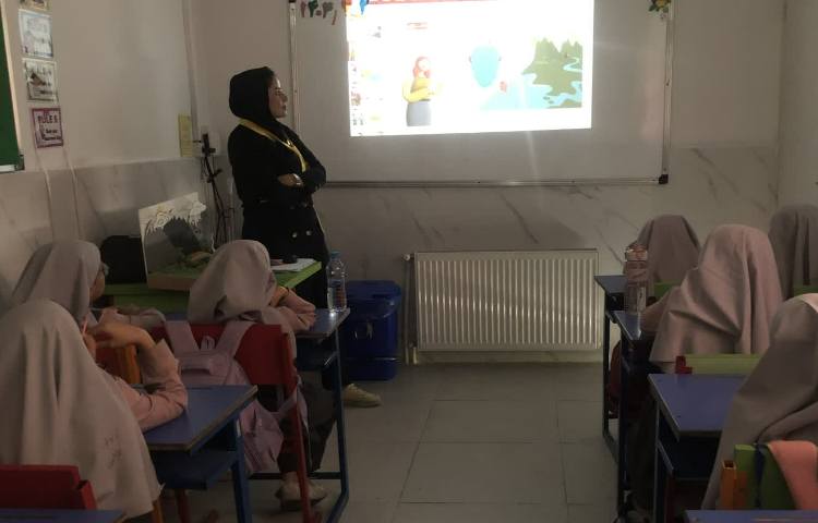 بازدید بازرس محترم واحد دبستان از اجرای درس چرخه آب در پایه دوم؛ 4