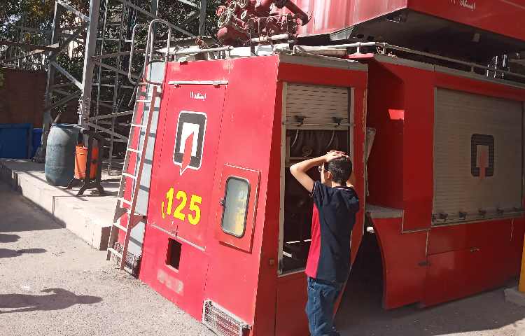 بازدید دانش آموزان پایه ششم و پنجم از ایستگاه آتش‌نشانی 16