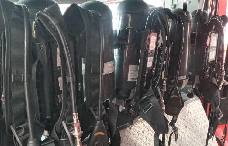 بازدید دانش آموزان پایه ششم و پنجم از ایستگاه آتش‌نشانی 17