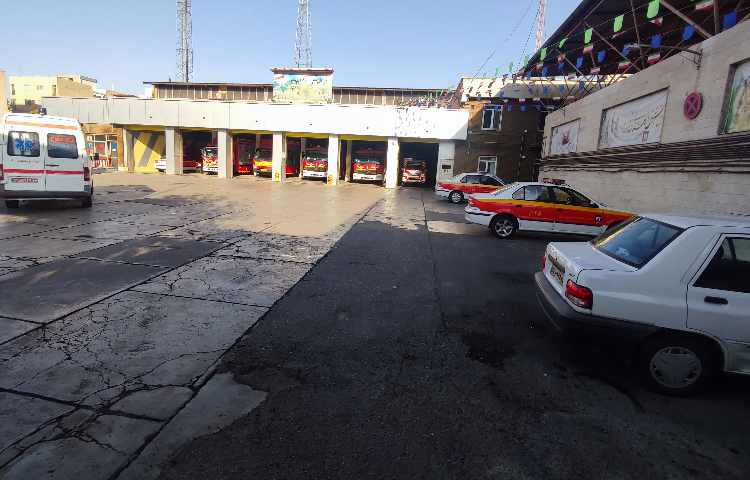 بازدید دانش آموزان پایه ششم و پنجم از ایستگاه آتش‌نشانی 2