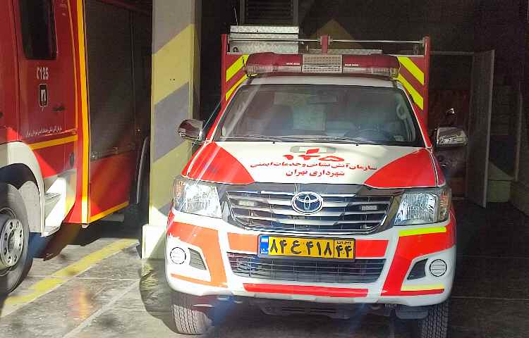 بازدید دانش آموزان پایه ششم و پنجم از ایستگاه آتش‌نشانی 4