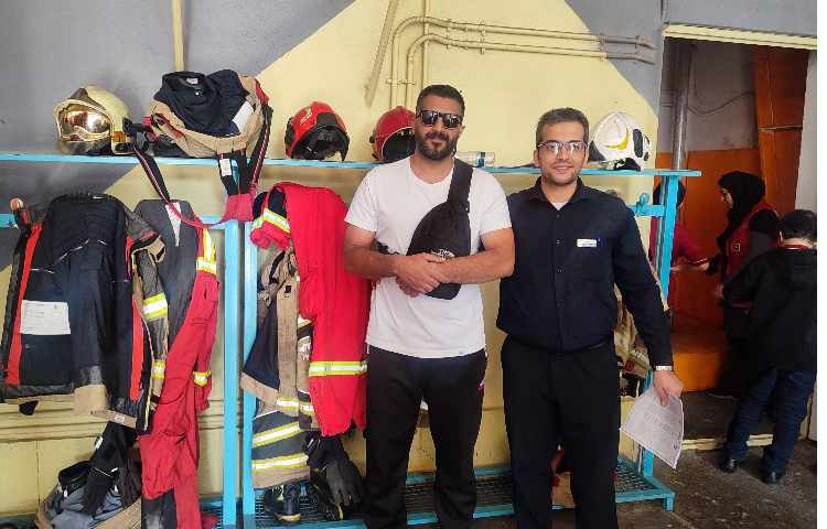 بازدید دانش آموزان پایه ششم و پنجم از ایستگاه آتش‌نشانی 5