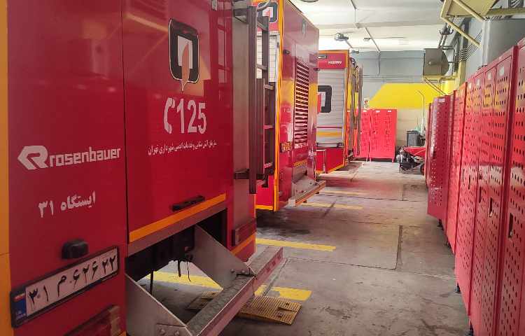 بازدید دانش آموزان پایه ششم و پنجم از ایستگاه آتش‌نشانی 6