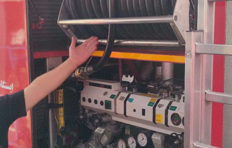 بازدید دانش آموزان پایه ششم و پنجم از ایستگاه آتش‌نشانی 9