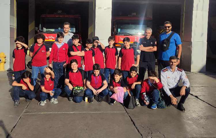 بازدید دانش آموزان چهارم و پنجم از ایستگاه آتش‌نشانی 2