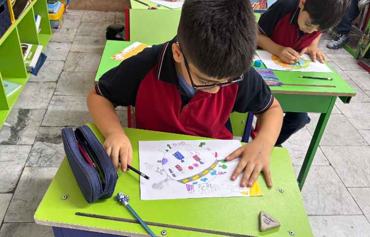 بازدید سرکار خانم آرین از دفتر مرکزی دپارتمان هنر از کلیه پایه ها 7