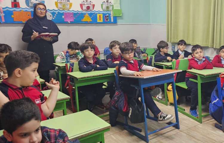 بازدید سوپروایزر زبان از درس زبان 1