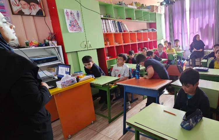 بازدید سوپروایزر زبان از درس زبان 1