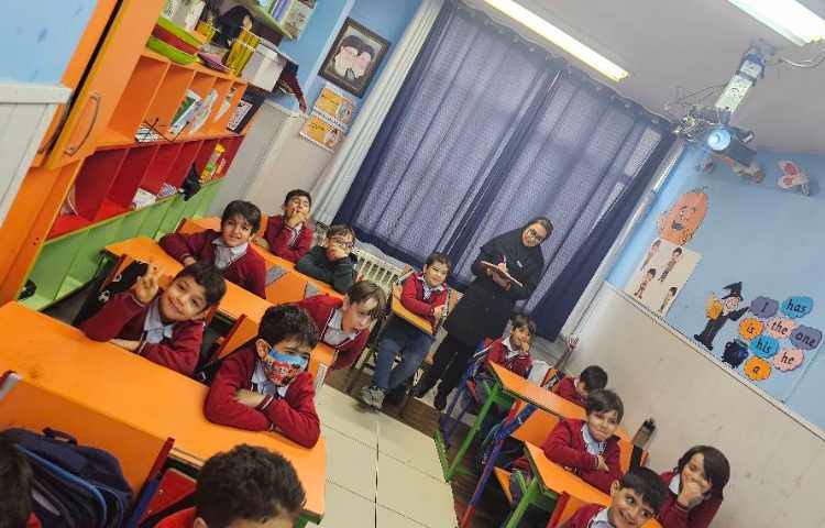 بازدید سوپروایزر زبان از درس زبان 2