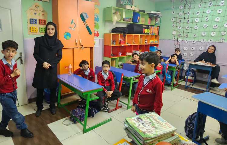 بازدید سوپروایزر زبان از درس زبان