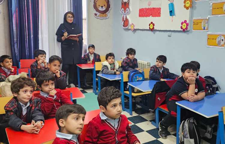 بازدید سوپروایزر زبان از کلاس زبان عمومی و کلاس science