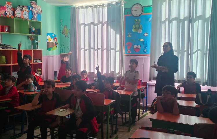 بازدید سوپروایزر زبان از کلاس زبان عمومی