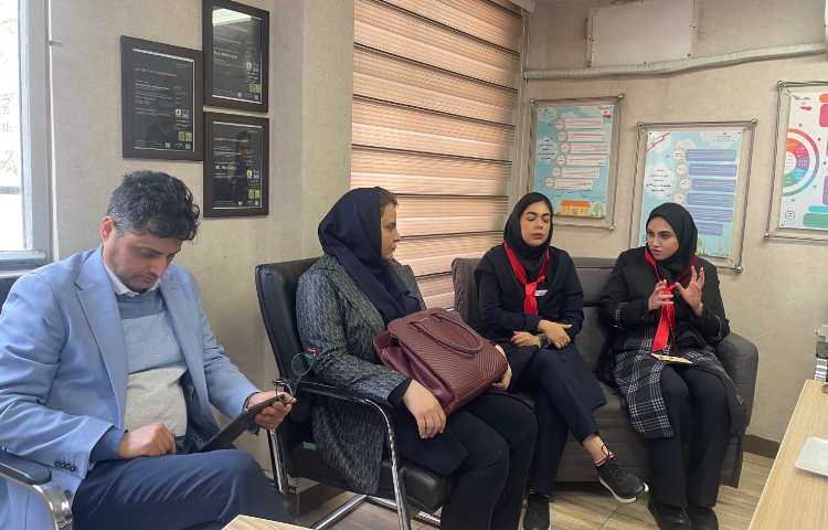 بازدید مدیرعامل موسسه جناب آقای مهندس لواسانی به همراه سرکار خانم موتمنی 1