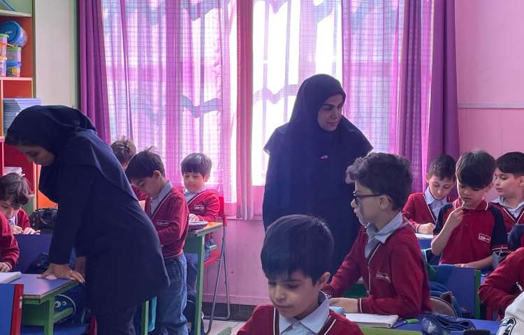 بازدید مدیر دبستان سرکار خانم کمالی از فعالیت های آموزشی 12